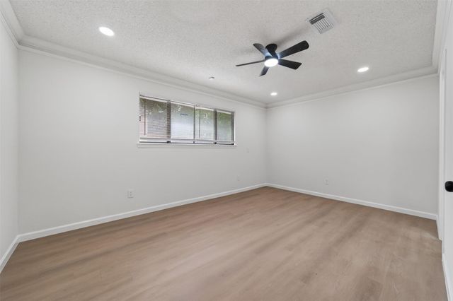 6 Quailwood Drive, Baytown, TX 77521