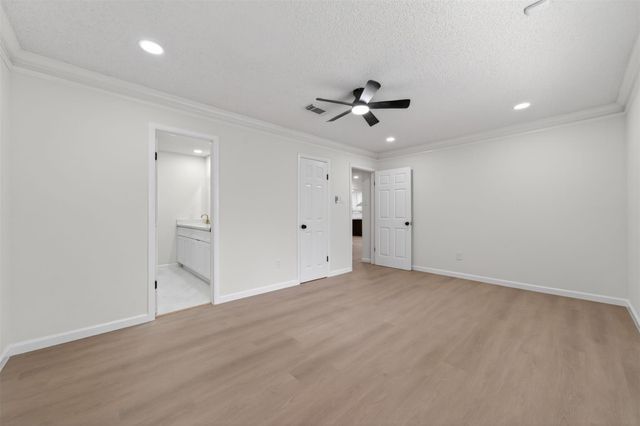 6 Quailwood Drive, Baytown, TX 77521