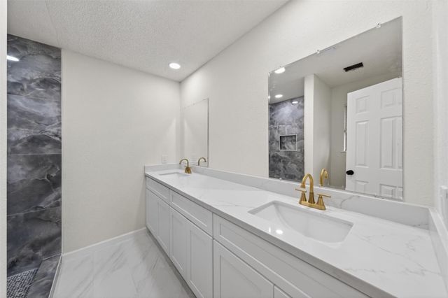 6 Quailwood Drive, Baytown, TX 77521