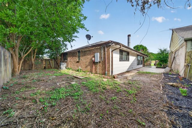 6 Quailwood Drive, Baytown, TX 77521
