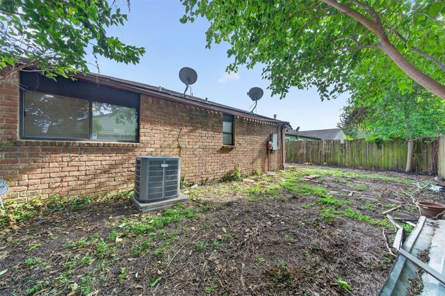 6 Quailwood Drive, Baytown, TX 77521
