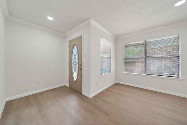 6 Quailwood Drive, Baytown, TX 77521