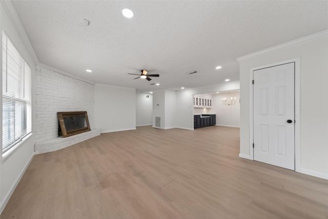 6 Quailwood Drive, Baytown, TX 77521