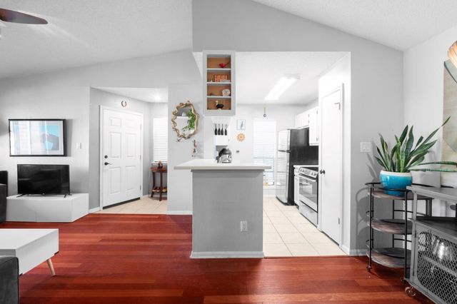 1601 Faro DR 2204, Austin, TX 78741