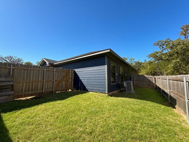 1215 Oak Drive 105, Denison, TX 75020