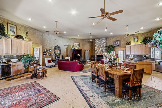 146 CRESTED PEAK Court, Santa Teresa, NM 88008