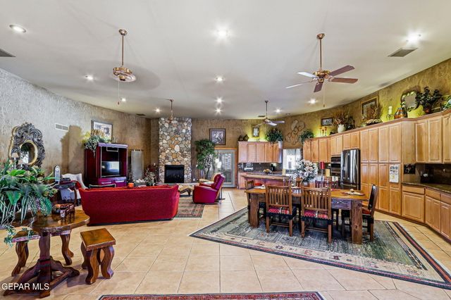 146 CRESTED PEAK Court, Santa Teresa, NM 88008