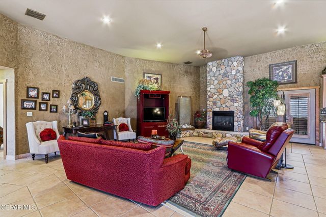 146 CRESTED PEAK Court, Santa Teresa, NM 88008