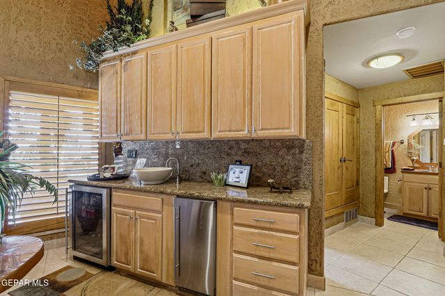 146 CRESTED PEAK Court, Santa Teresa, NM 88008