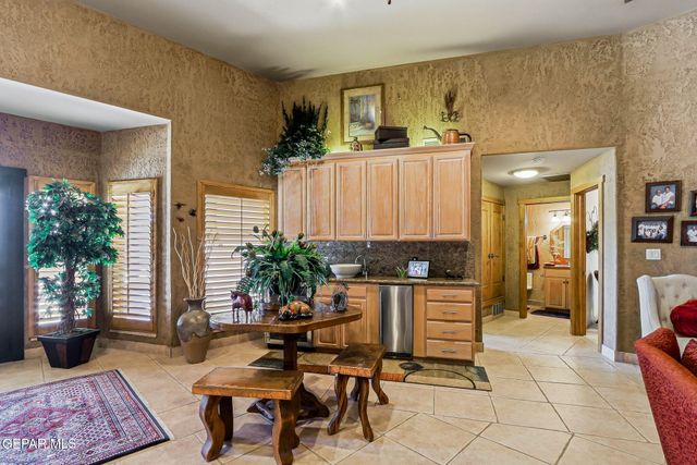 146 CRESTED PEAK Court, Santa Teresa, NM 88008