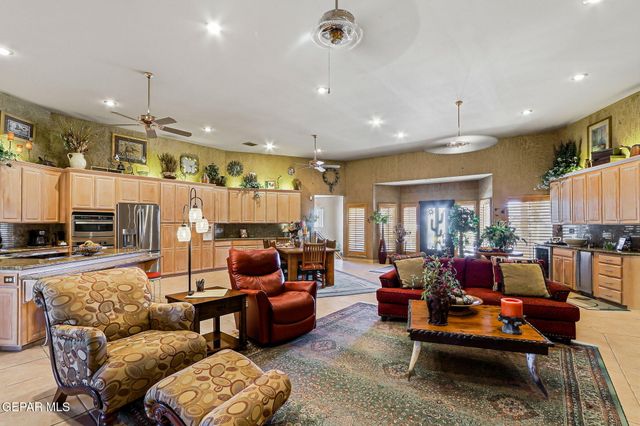 146 CRESTED PEAK Court, Santa Teresa, NM 88008