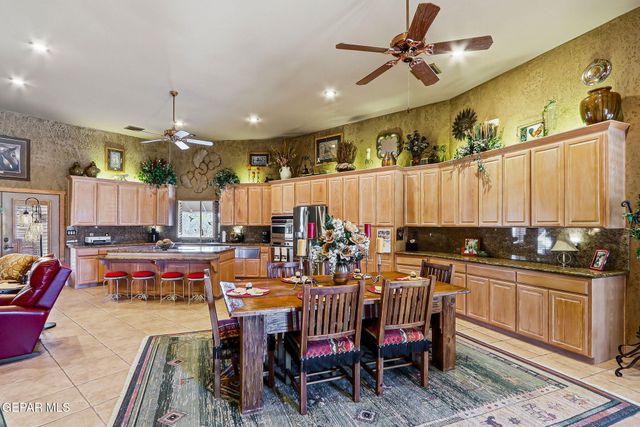 146 CRESTED PEAK Court, Santa Teresa, NM 88008
