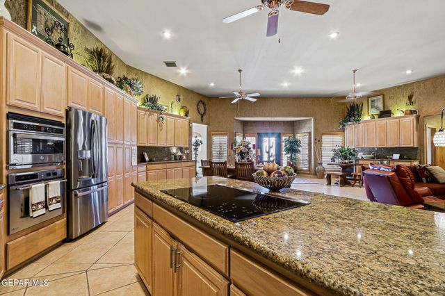 146 CRESTED PEAK Court, Santa Teresa, NM 88008