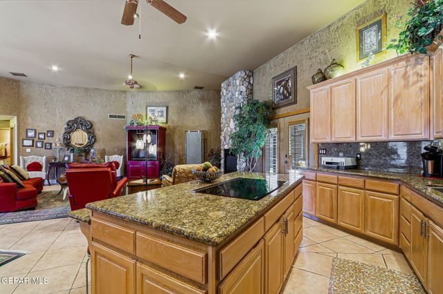 146 CRESTED PEAK Court, Santa Teresa, NM 88008