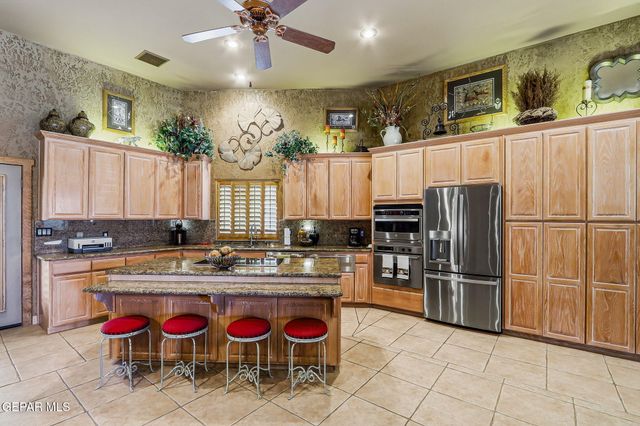 146 CRESTED PEAK Court, Santa Teresa, NM 88008