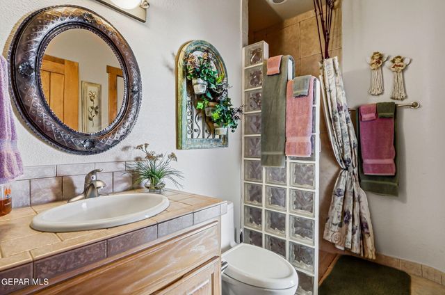 146 CRESTED PEAK Court, Santa Teresa, NM 88008