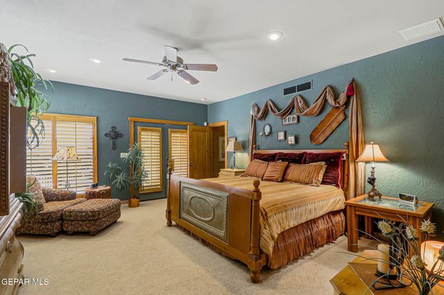 146 CRESTED PEAK Court, Santa Teresa, NM 88008