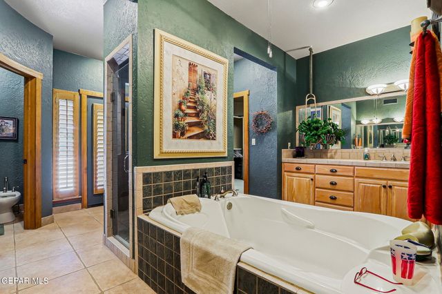 146 CRESTED PEAK Court, Santa Teresa, NM 88008