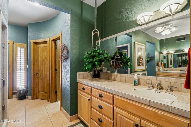 146 CRESTED PEAK Court, Santa Teresa, NM 88008