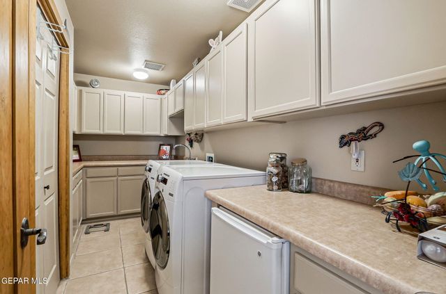 146 CRESTED PEAK Court, Santa Teresa, NM 88008