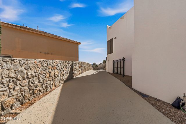 146 CRESTED PEAK Court, Santa Teresa, NM 88008