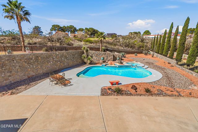 146 CRESTED PEAK Court, Santa Teresa, NM 88008