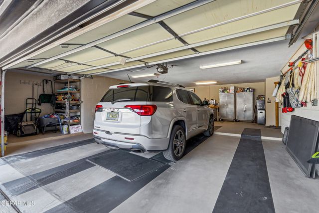 146 CRESTED PEAK Court, Santa Teresa, NM 88008