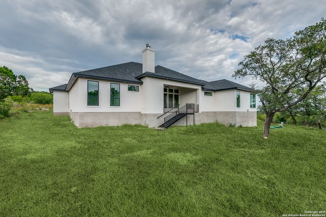 205 Private Road 2772, Mico, TX 78056