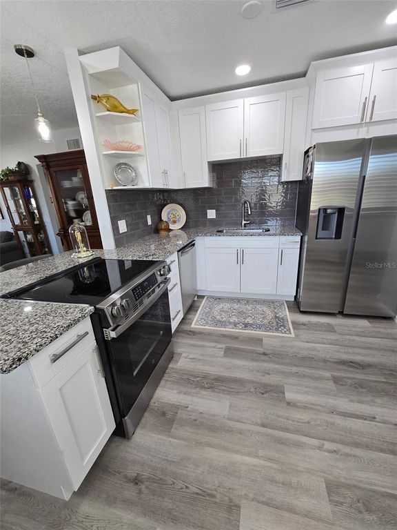 Image 9 of property listing at Address unavailable.