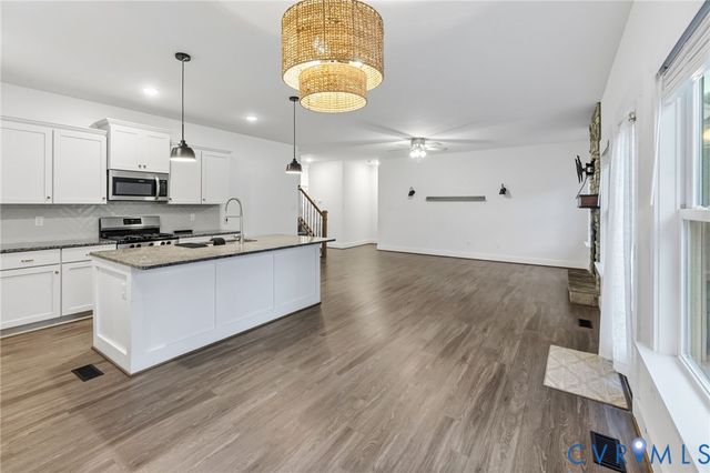 9319 Lavenham Ct, Midlothian, VA 23112