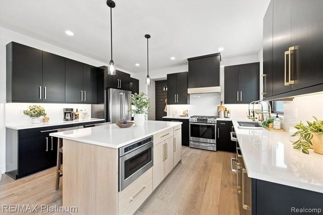 1309 Walloon Way, Lake Orion, MI 48360