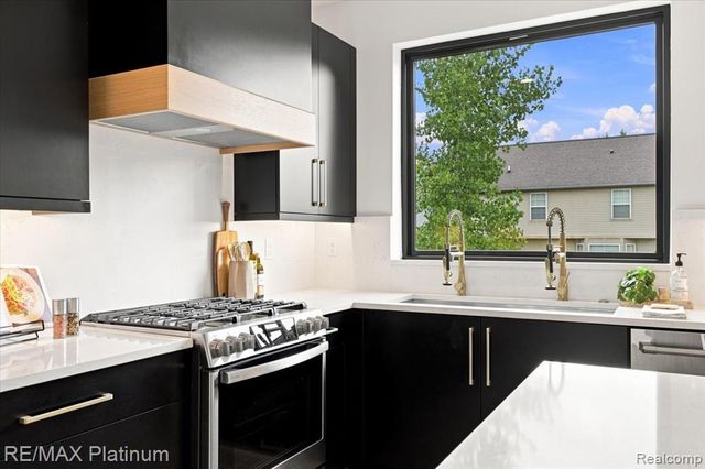 1309 Walloon Way, Lake Orion, MI 48360