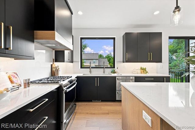 1309 Walloon Way, Lake Orion, MI 48360