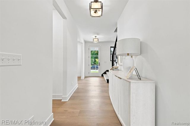1309 Walloon Way, Lake Orion, MI 48360