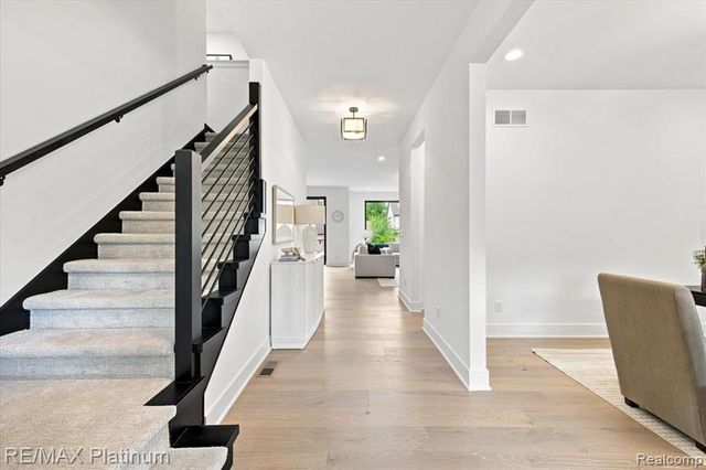 1309 Walloon Way, Lake Orion, MI 48360