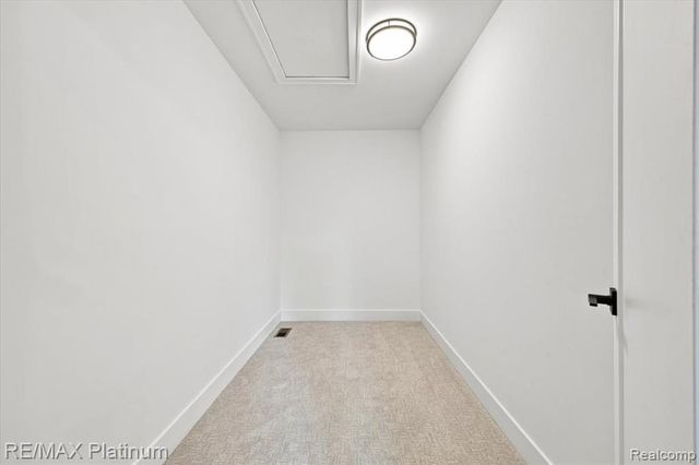 1309 Walloon Way, Lake Orion, MI 48360