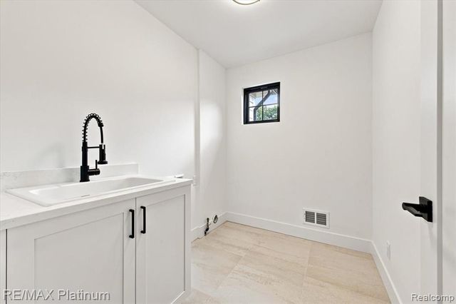 1309 Walloon Way, Lake Orion, MI 48360