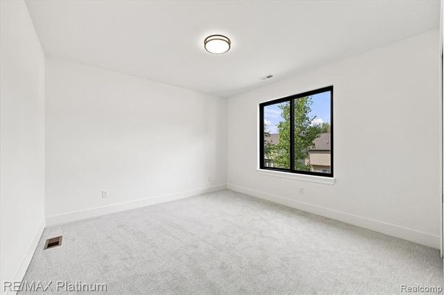 1309 Walloon Way, Lake Orion, MI 48360