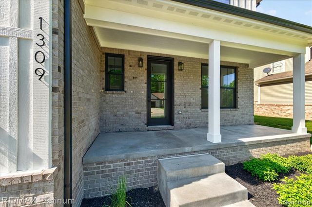 1309 Walloon Way, Lake Orion, MI 48360