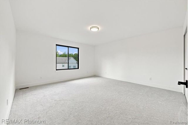 1309 Walloon Way, Lake Orion, MI 48360