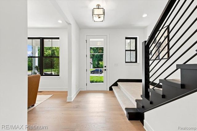 1309 Walloon Way, Lake Orion, MI 48360