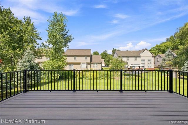 1309 Walloon Way, Lake Orion, MI 48360