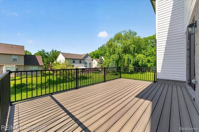 1309 Walloon Way, Lake Orion, MI 48360