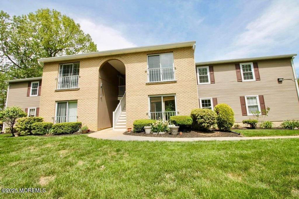 512 Harding Road, 6, Freehold, NJ 07728