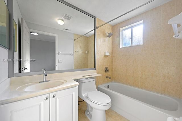 7230 NW 174th Terrace 204, Hialeah, FL 33015