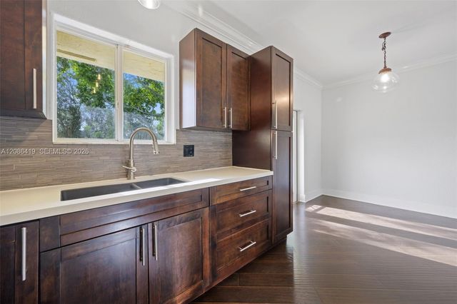 7230 NW 174th Terrace 204, Hialeah, FL 33015
