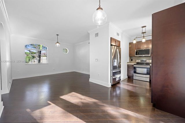 7230 NW 174th Terrace 204, Hialeah, FL 33015