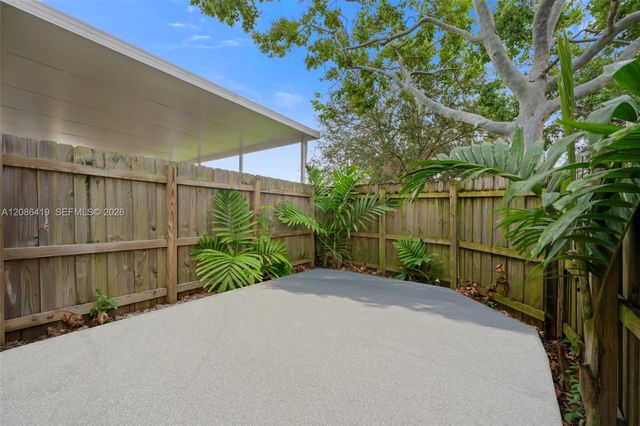 7230 NW 174th Terrace 204, Hialeah, FL 33015
