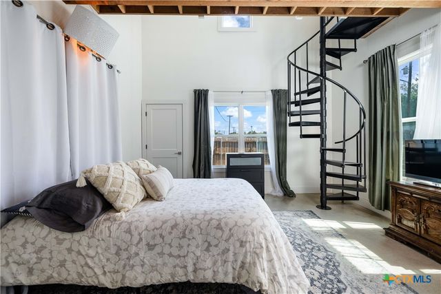 1124 Katy Street, New Braunfels, TX 78130