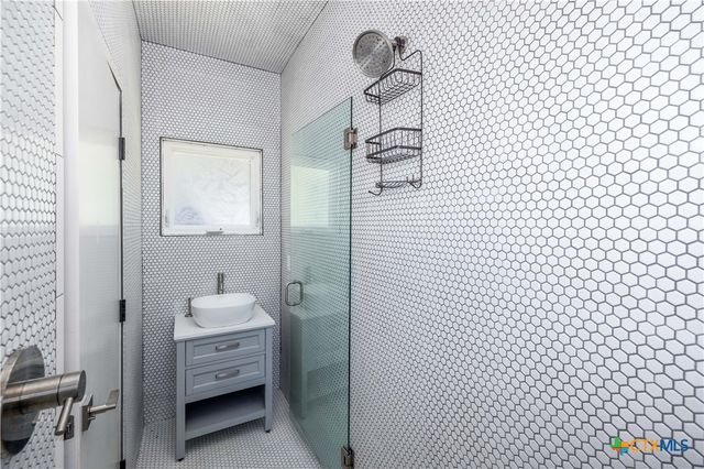 1124 Katy Street, New Braunfels, TX 78130